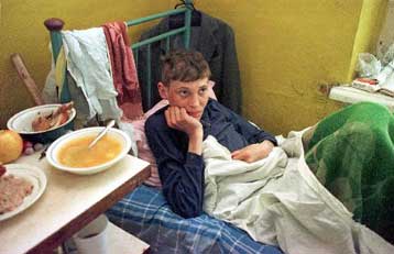 Μειώθηκαν φέτος τα νέα κρούσματα του AIDS, αυξήθηκαν όμως οι θάνατοι, αποκαλύπτει ο WHO