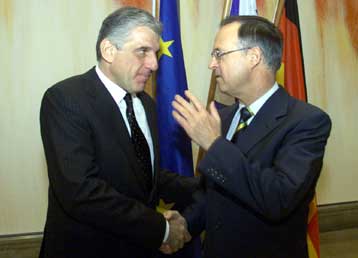 Μεταρρυθμίσεις για να μην «πέσει έξω» ο προϋπολογισμός προτείνουν ΔΝΤ, ΟΟΣΑ και Κομισιόν