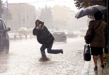 Σοβαρά προβλήματα στην Αττική από την κακοκαιρία