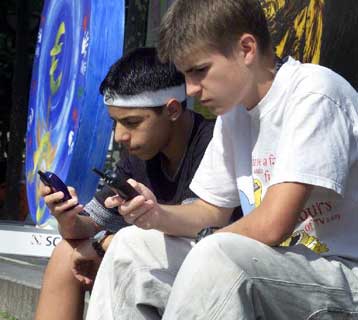 Νέες ανησυχίες για τη χρήση κινητών από παιδιά