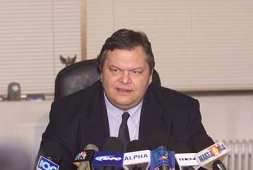 To μπαλάκι στον Κωνσταντίνο πετά ο Βενιζέλος