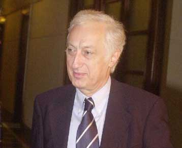 Στο περιεχόμενο των νόμων για τη «βασιλική» περιουσία εστίασε την κριτική του ο Μ.Σταθόπουλος