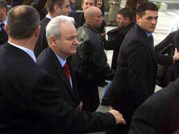 Έτοιμος να επιστρέψει στην πολιτική σκηνή ο Μιλόσεβιτς