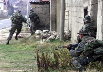 Με επέμβαση στο Κόσοβο απειλεί το Βελιγράδι