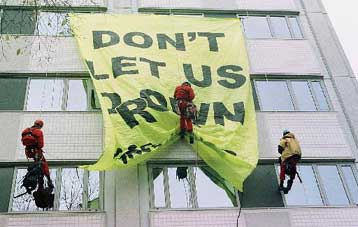 Συμβιβαστική πρόταση της τελευταίας στιγμής κατατίθεται στη διάσκεψη της Χάγης