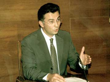 Ελλιπείς οι προτάσεις της κυβέρνησης για την οικονομική διαφάνεια στα κόμματα, σύμφωνα με τη ΝΔ