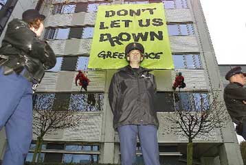 Συμβιβαστική πρόταση της τελευταίας στιγμής κατατίθεται στη διάσκεψη της Χάγης