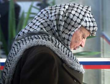 Το Ισραήλ ρίχνει τους τόνους<i>Τηλεφωνική επικοινωνία Μπαράκ-Αραφάτ από τη Μόσχα</i>