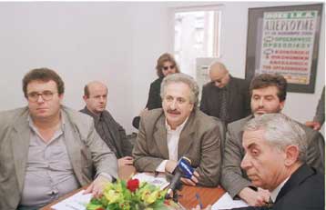 Έλλειμμα ύψους 310,150 δισ. για το ΙΚΑ το 2001<i>Σε 48ωρη απεργία προχωρούν οι εργαζόμενοι</i>