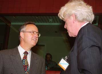 Το 2002 θα γίνουν αισθητά τα οφέλη του ευρώ, υποστηρίζει ο Χανς Αϊχελ