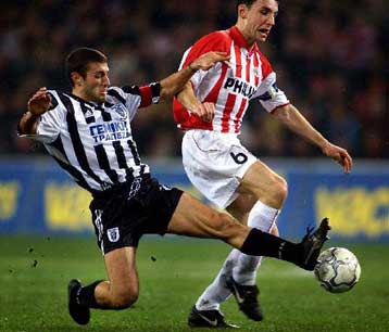 Γλιστρούσε το Phillips Stadion για τον ΠΑΟΚ<i>Βαριά ήττα με 3-0 από την Αϊντχόβεν</i>