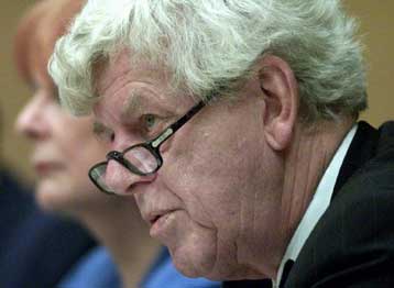 Στα χαμηλότερα επίπεδα των τελευταίων τριών εβδομάδων υποχώρησε το ευρώ