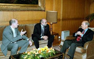 Σε θερμό κλίμα η συνάντηση του πρωθυπουργού με τον ΥΠΕΞ της ΠΓΔΜ