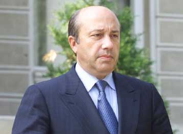 Απτόητη η Μόσχα από τις αμερικανικές απειλές με αφορμή την πώληση όπλων στο Ιράν