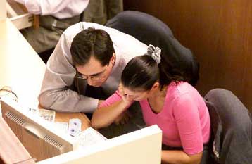 Κάτω από τις 3.300 μονάδες η Σοφοκλέους την Πέμπτη