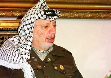 Επανάληψη των ειρηνευτικών συνομιλιών ζητά ο Αραφάτ<i>Δύο οργανώσεις αναλαμβάνουν την ευθύνη της