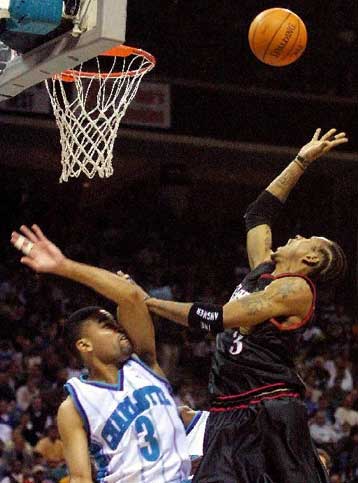 Οι Χόρνετς «φρέναραν» τους Σίξερς