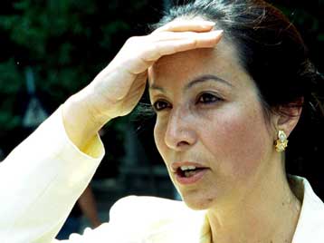 Με καλές προοπτικές μπαίνουμε στην ΟΝΕ, αλλά υστερούμε στην ανεργία, υποστηρίζει η Α.Διαμαντοπούλου