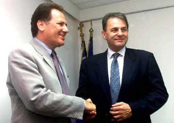 «Στολίζουν» τους διοργανωτές της Ολυμπιάδας οι Βρετανοί ταυτόχρονα με την άφιξη Ρογκ στην Αθήνα<