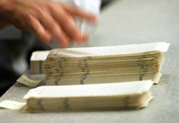 Με αντίπαλο το χρόνο η ανακαταμέτρηση των ψήφων στη Φλόριντα