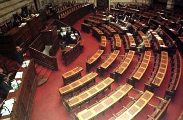 Επερώτηση στη Βουλή για τους λαθρομετανάστες κατέθεσαν από κοινού Δαμανάκη – Σπηλιωτόπουλος