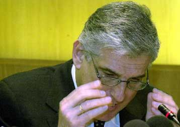 Μείωση των φόρων και περιορισμό των δαπανών συνιστά το ΔΝΤ