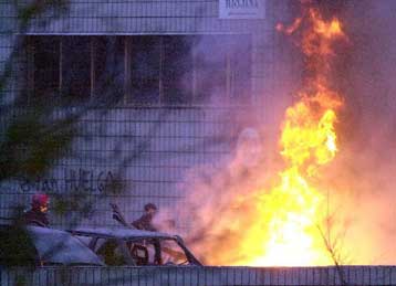 Έκρηξη παγιδευμένου αυτοκινήτου στη Βαρκελώνη χωρίς τραυματίες<i>Οι υποψίες στρέφονται στην ΕΤΑ<