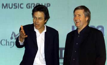 Παρατείνονται οι συνομιλίες EMI – Bertelsmann<i>Μειωμένα κέρδη εξαμήνου για την ΕΜΙ</i>