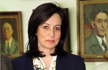 Τη βία κατά των γυναικών καταγγέλλουν με επιστολή τους προς τους «15» Διαμαντοπούλου, Περί και Τεορί