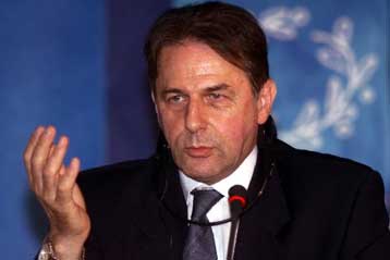 Η 17Ν «τρομοκρατεί» τον αντιπρόεδρο της ΔΟΕ εν όψει των Ολυμπιακών της Αθήνας