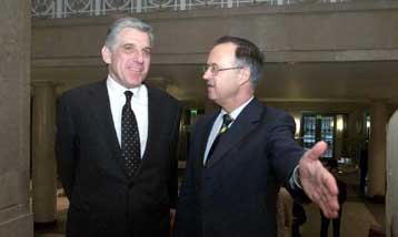 Καμία εξέλιξη στο θέμα των αποζημιώσεων για τα θύματα των ναζί κατά τις επαφές Παπαντωνίου στο Βερολ