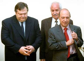 Ολυμπιακοί και Αναθεώρηση κυριάρχησαν στη συνάντηση Σημίτη – Βενιζέλου<i>Παραμένει εισηγητής του