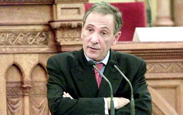 Για αθέτηση υποσχέσεων κατηγορεί την ΕΕ ο Τζεμ<i>Ικανοποιημένος από την αναβολή της συζήτησης τη