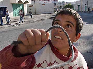 Αλλοι τέσσερις οι νεκροί Παλαιστίνιοι από ισραηλινά πυρά <i>Το Κάιρο σκληραίνει τη στάση του απέ