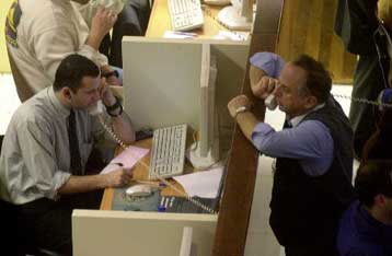 Aνάσα ανακούφισης στη Σοφοκλέους την Τρίτη<i>Πάνω από τις 3.400 μονάδες και πάλι ο δείκτης</i>