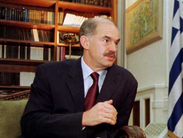 Στο δημοκρατικό διάλογο αποδίδει την κριτική που δέχεται ο Γ.Παπανδρέου