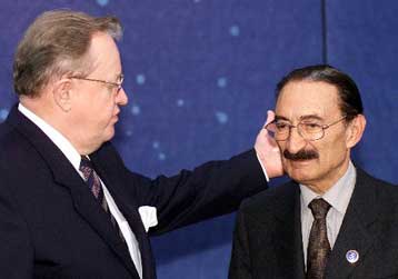 Τα επόμενα βήματά της έναντι της ΕΕ εξετάζει η Αγκυρα<i>Η Ελλάδα εμμένει στις θέσεις της για την