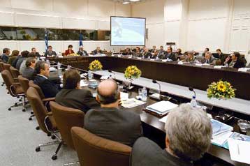 Γραφειοκρατία, έλλειψη υποδομής και διαφθορά μαστίζουν τις δημόσιες υπηρεσίες