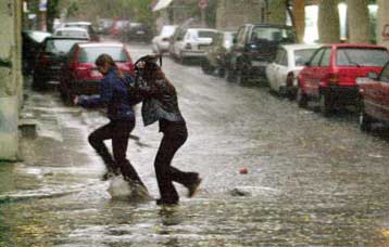 Βροχερός ο καιρός τις επόμενες ημέρες<i>Καταιγίδες στη δυτική Ελλάδα προβλέπει η ΕΜΥ</i>