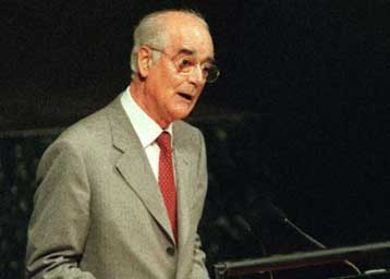 Στο στόχαστρο του Απ.Κακλαμάνη εκ νέου τα ΜΜΕ