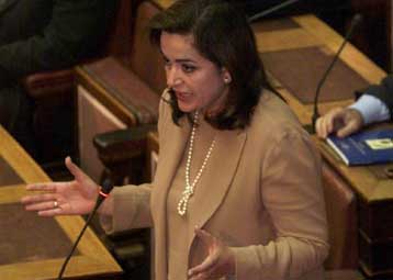 Η σιδηροδρομική σύνδεση Ελλάδας – Αλβανίας σε ερώτηση της Ντ.Μπακογιάννη στη Βουλή