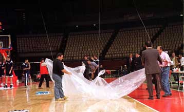 Το μπάσκετ δεν παίζεται στους τέσσερις τοίχους των γραφείων