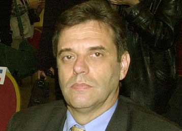 Υπό όρους θα παραμείνει ο Κοστούνιτσα στον κυβερνώντα συνασπισμό της Σερβίας