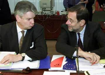 Οι υπουργοί Αμυνας της ΕΕ συζητούν στις Βρυξέλλες για τον ευρωπαϊκό στρατό