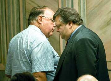 Ο Πάγκαλος παραδίδει στο Βενιζέλο<i>Είχα υποχρέωση να τα πω, δηλώνει ο Πάγκαλος</i>