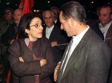 Ανασφαλής η Αλ.Παπαρήγα, λέει ο Μ.Κωστόπουλος<I>Παρερμηνεύτηκαν οι δηλώσεις περί «βρόμικου αφρού