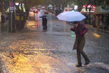 Παράταση της κακοκαιρίας προβλέπει η ΕΜΥ<i>Δύο με τρεις βαθμούς πέφτει το θερμόμετρο</i>