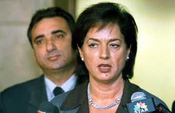 Συσπείρωση κόντρα σε προσωπικές στρατηγικές και εσωστρέφεια εντός του ΠΑΣΟΚ