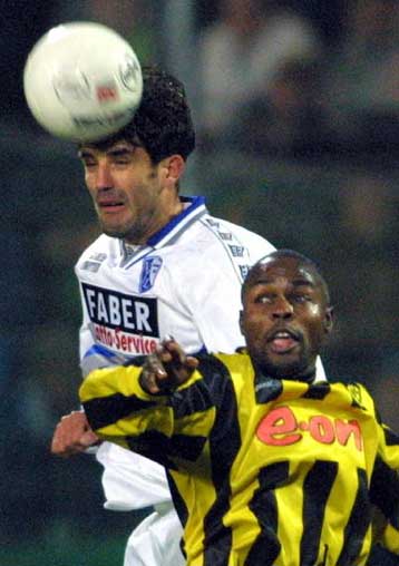 Σκόνταψε η Ντόρτμουντ στο Μπόχουμ<i>Ξεκόλλησε από τον πάτο της βαθμολογίας η Ουντερχάχινγκ</i>