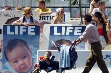 Κατά συνείδηση θα ψηφίσουν οι Βρετανοί βουλευτές για τον κλωνισμό ανθρώπινων εμβρύων